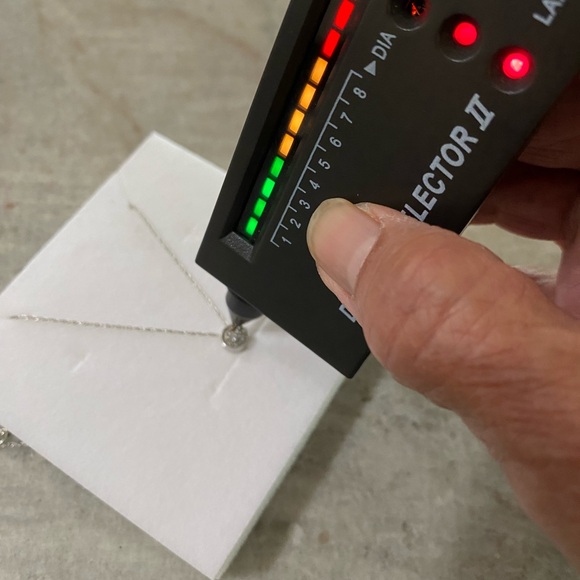 Elegant 925 Silver Necklace with diamond Pendant - Picture 9 of 9